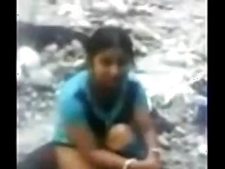 Desi girl fucked open-air